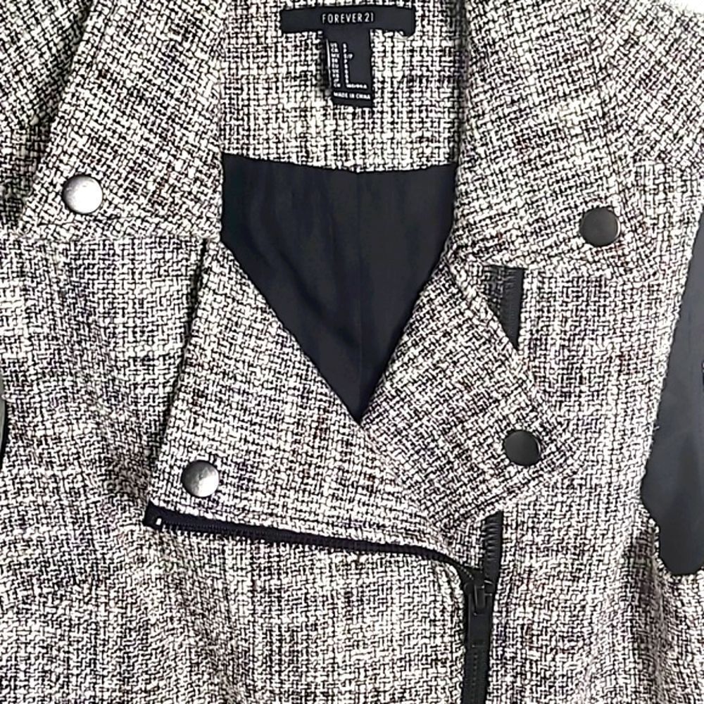 Forever 21 Black & White Tweed Vest with Exposed Black Zipper, Size Small - Picture 2 of 8